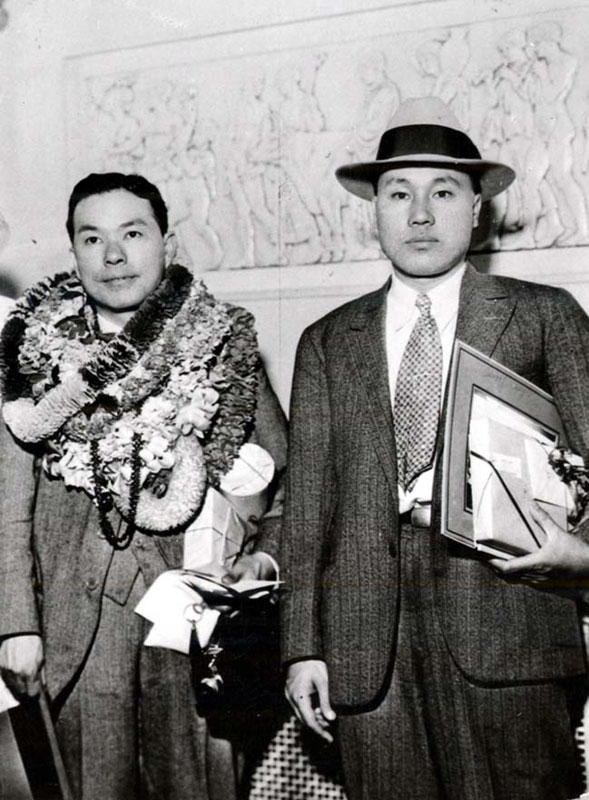 세계일주 여행중 호놀룰루에 도착한 인촌선생(왼쪽)과 이원순.